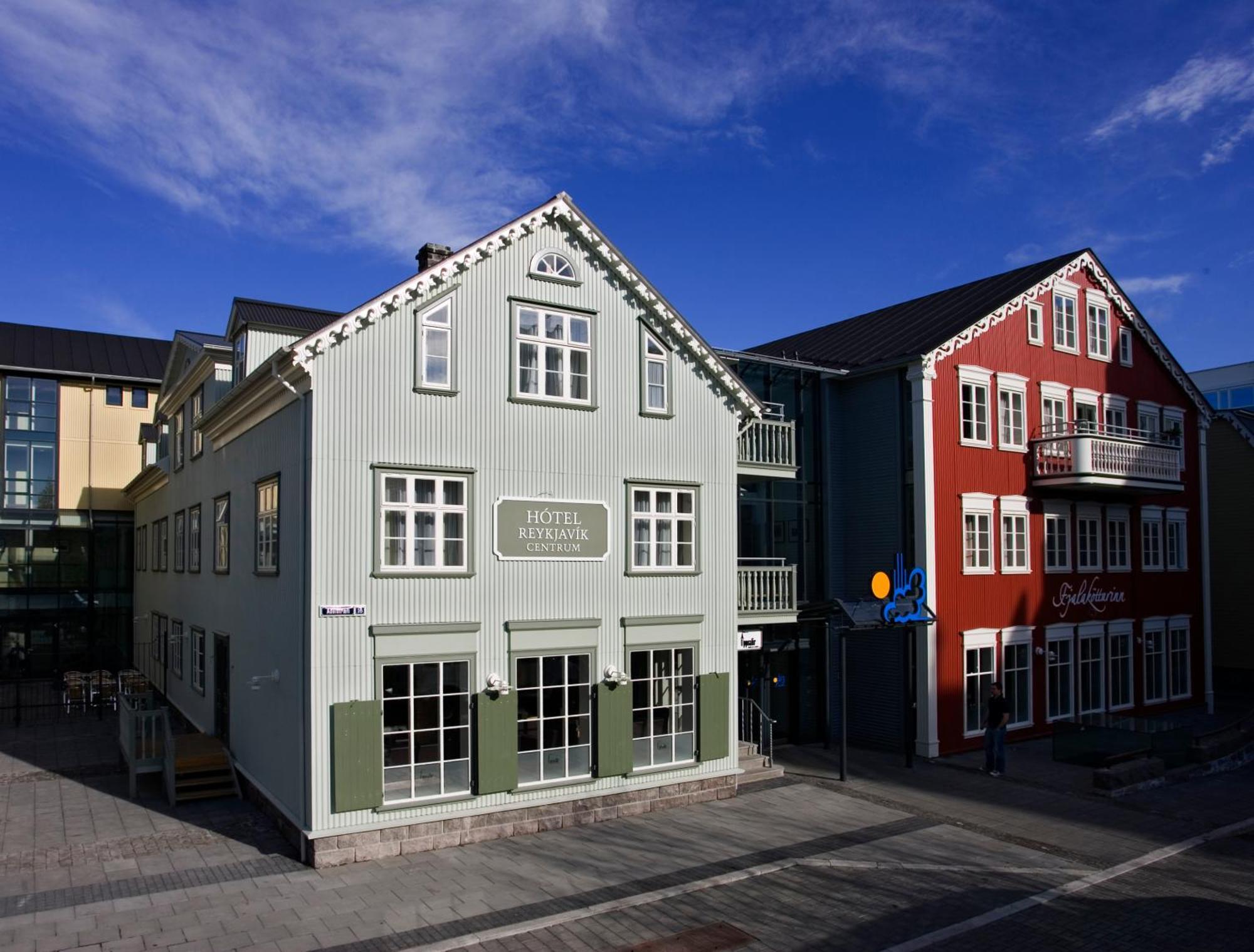 Staying In Reykjavík 101: 2 Íslandshótel Hotels Compared