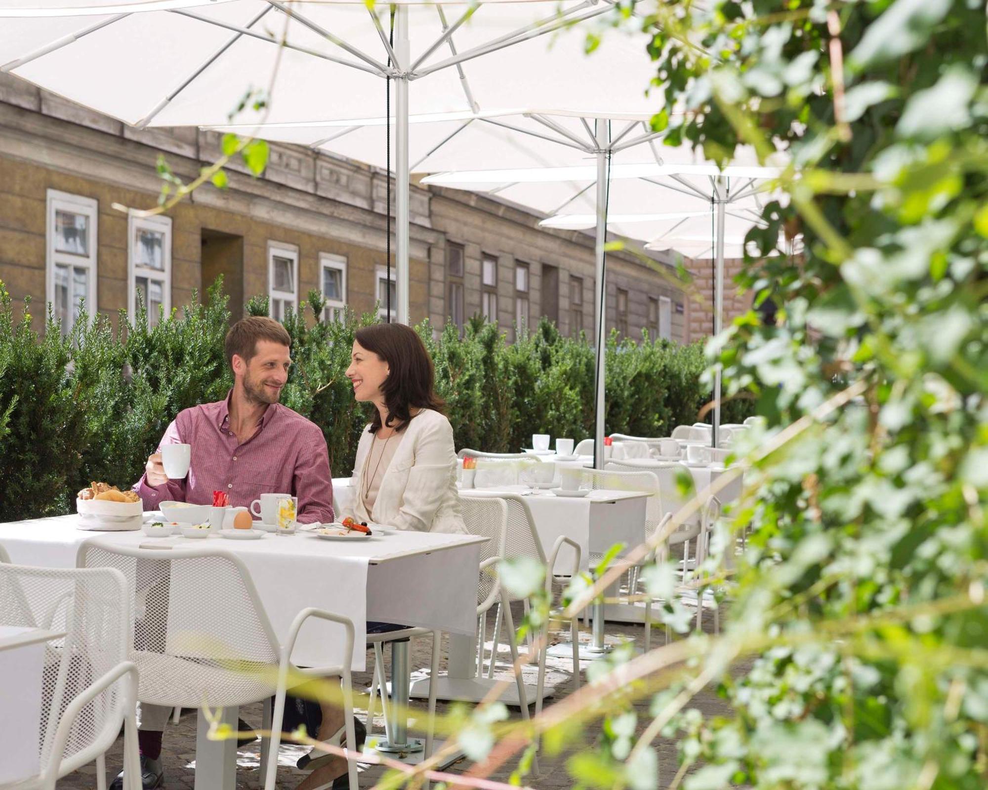 2 Central Hotels in Oud-West, Amsterdam for Smarter Stays