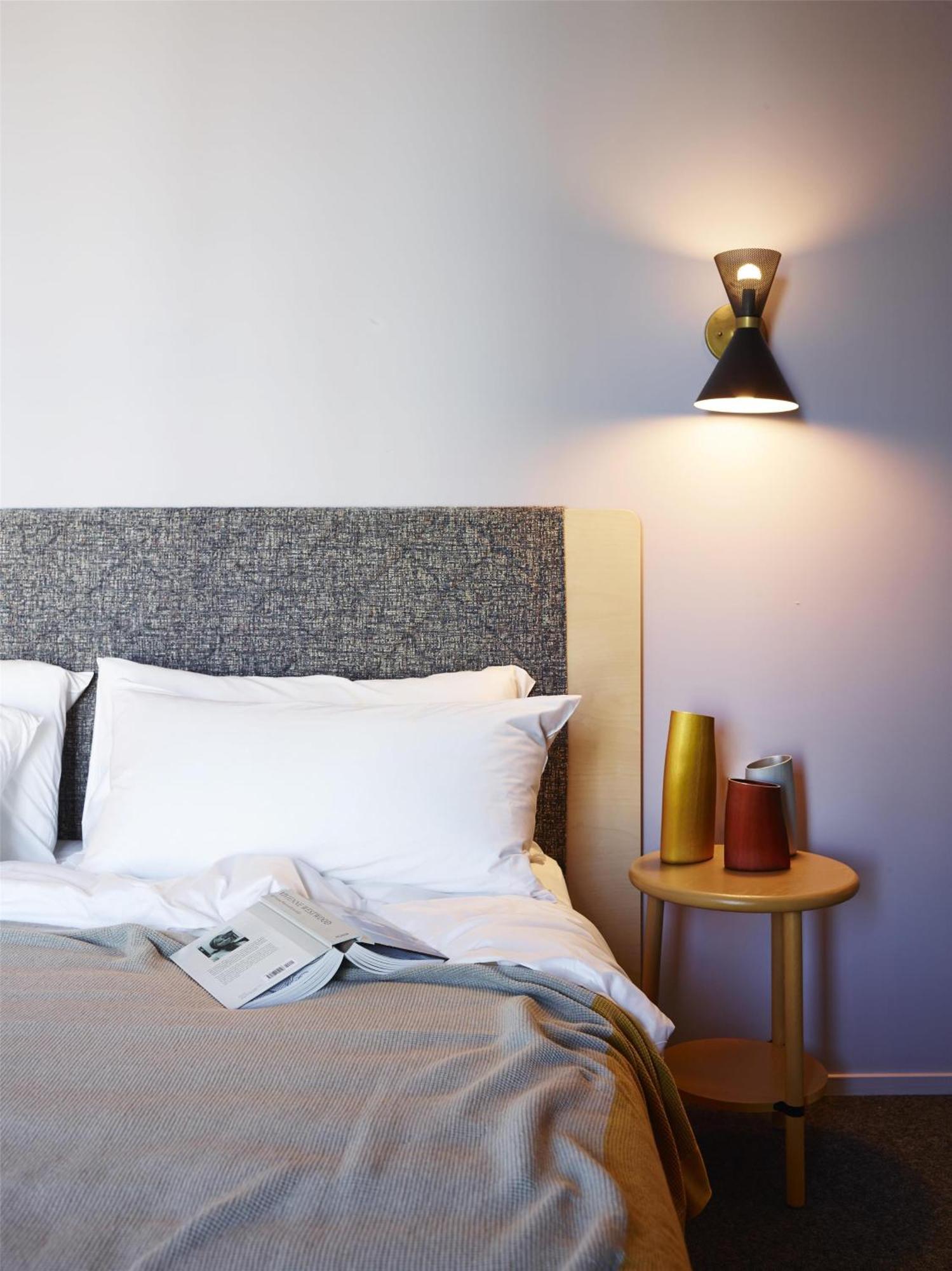 5 Smart Family Hotels Near Crawley Edge Boatshed to Book