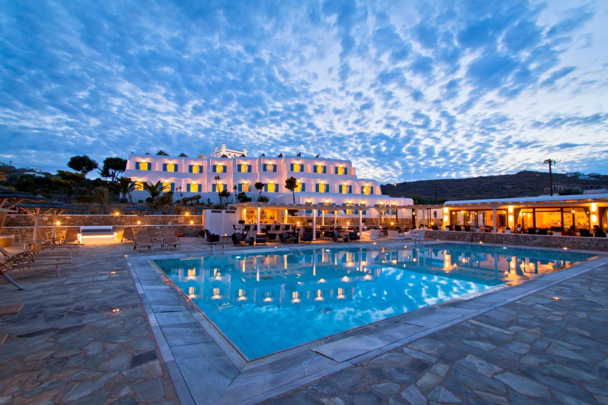5 Airport-Shuttle Hotels Near Panagia Paraportiani Worth Booking