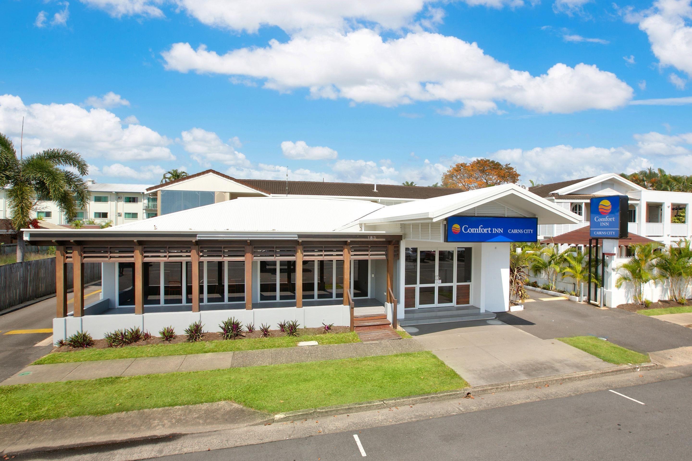 Staying Near Cairns Showgrounds: 4 Central Hotels Compared