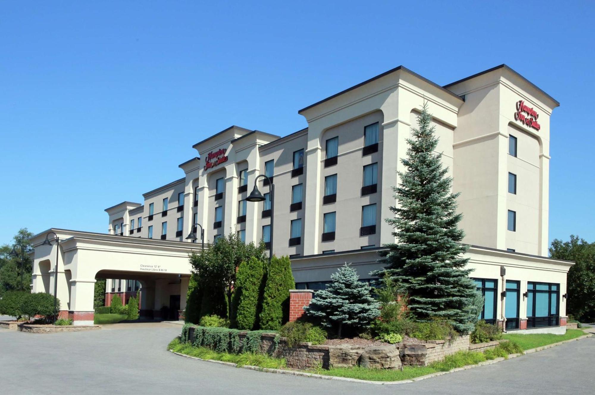2 Top-Rated Business Hotels Close to Laurentian Lanes