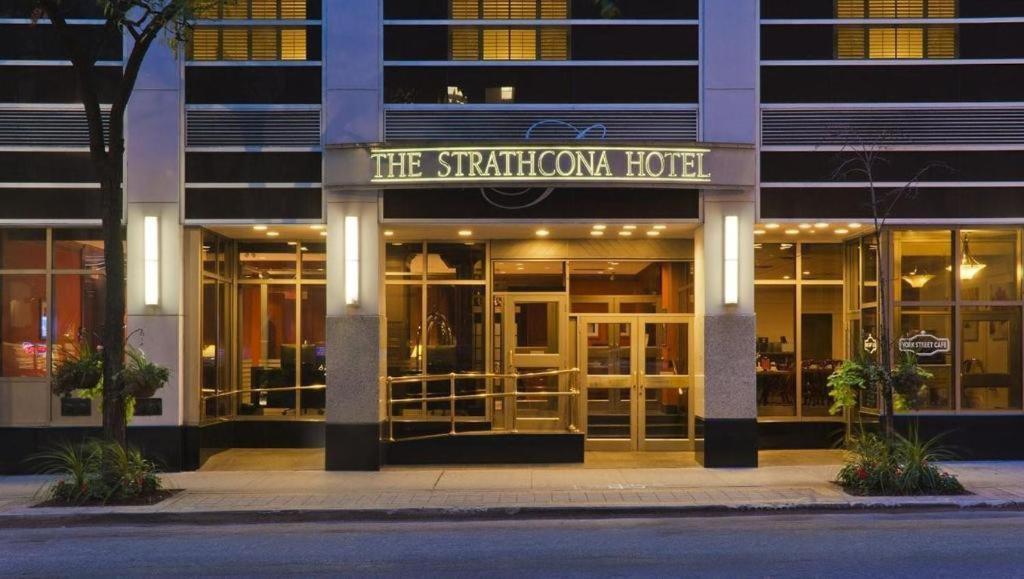 8 Central Toronto Hotels Close to Chinatown Ranked