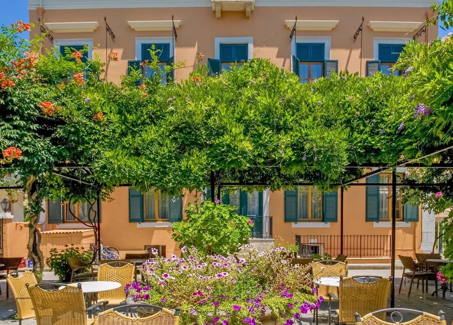 2 Top Airport Hotels in Corfu Old Town Worth Booking