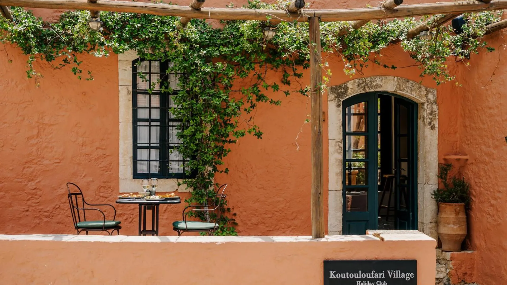 2 Family Hotels in Koutouloufari Worth Booking for Crete