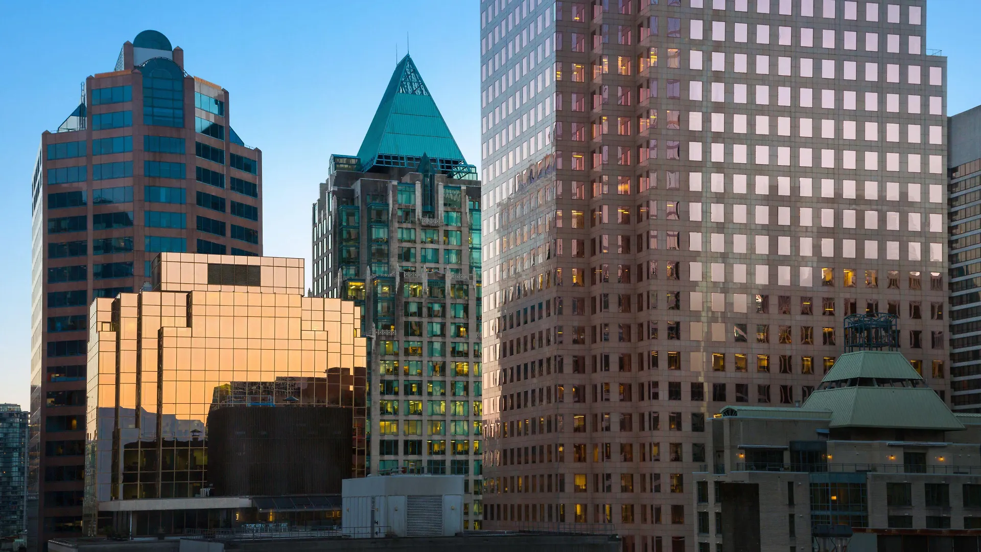 2 Business Hotels in Coal Harbour Worth Booking in Vancouver