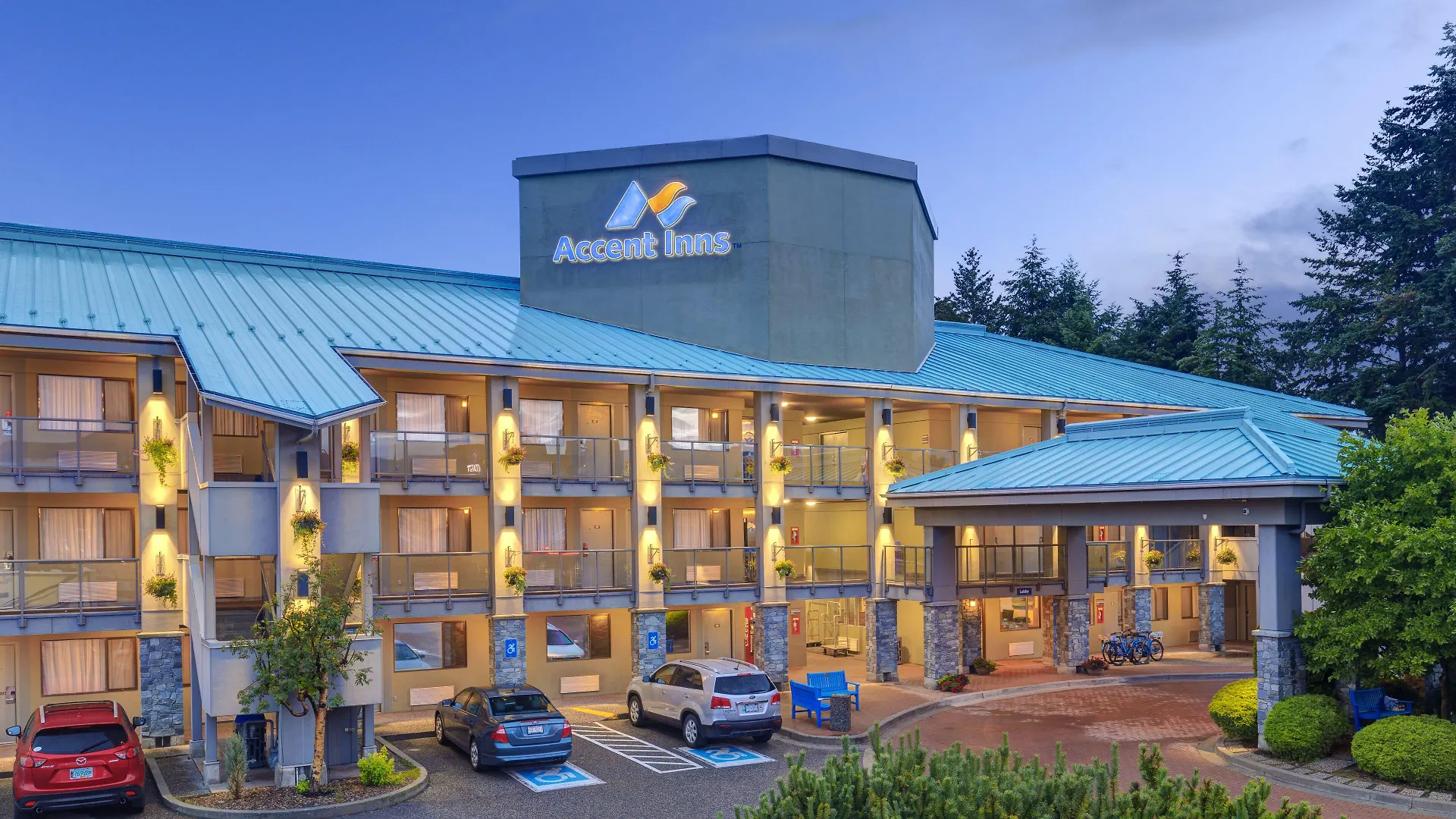 2 Central Hotels in Downtown Kelowna That Stand Out