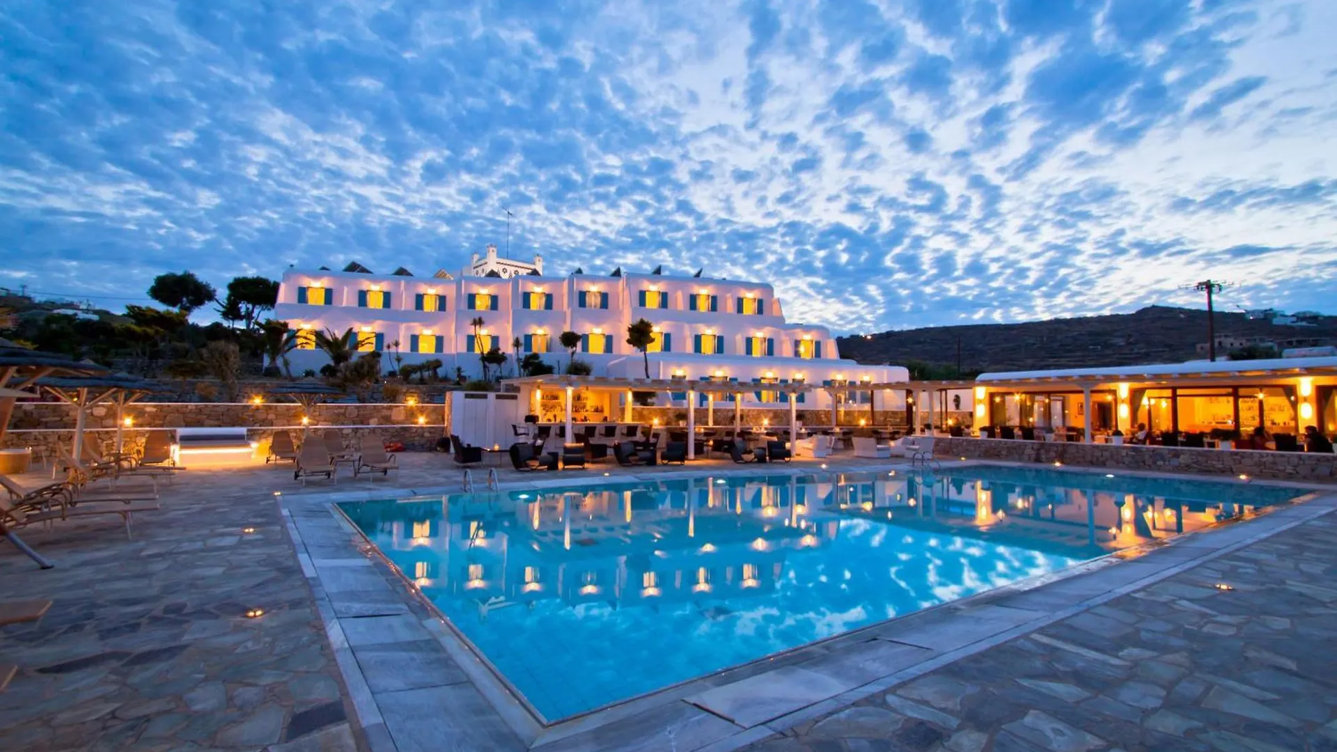 5 Airport-Shuttle Hotels Near Panagia Paraportiani Worth Booking