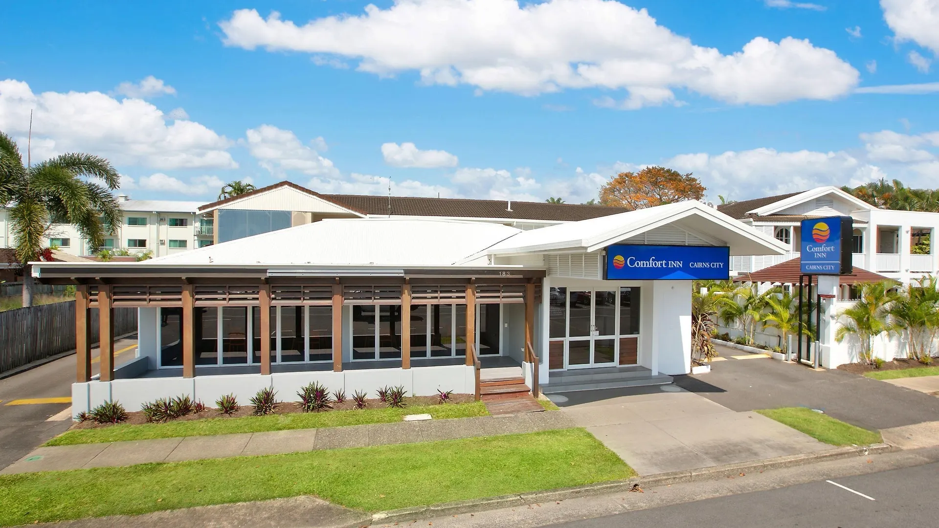 Staying Near Cairns Showgrounds: 4 Central Hotels Compared