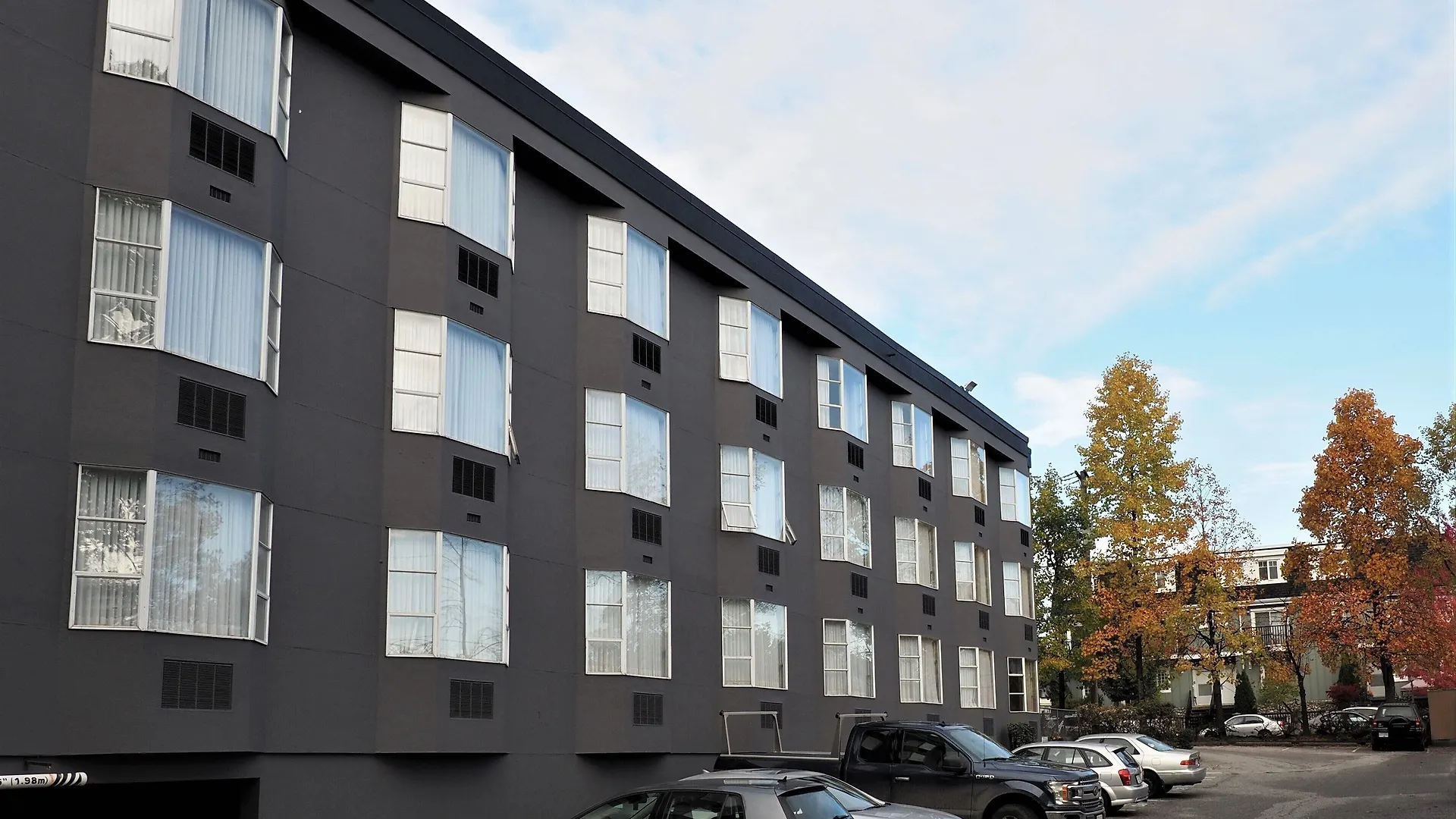 4 Business Hotels Near Van Dusen Botanical Garden Worth Booking
