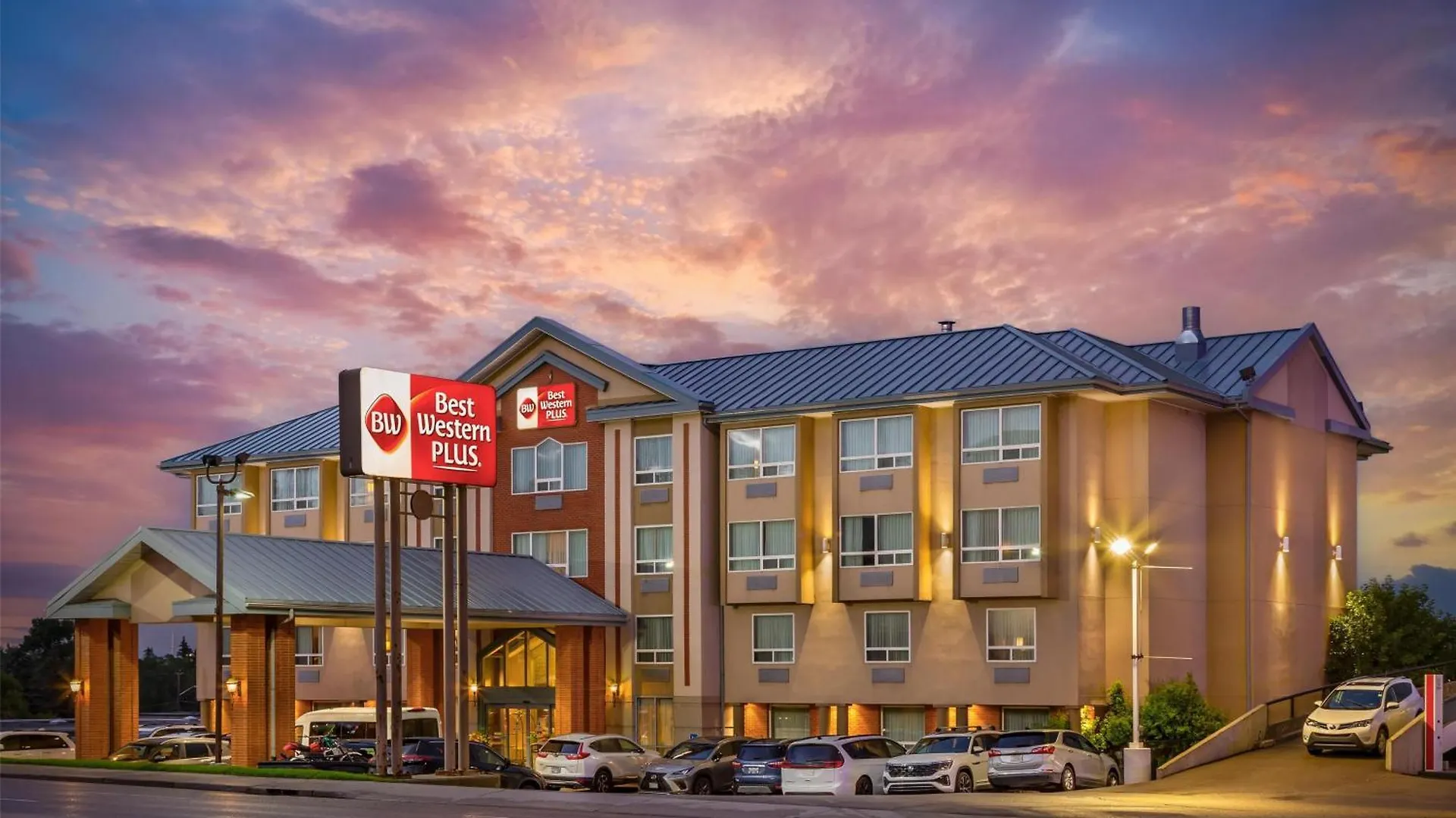 Staying Near McDougall Centre: 2 Business Hotels Reviewed