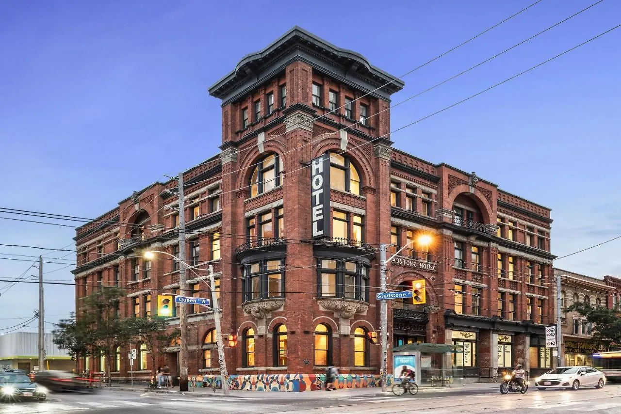 3 Romantic Hotels Near Mackenzie House for a Toronto Getaway