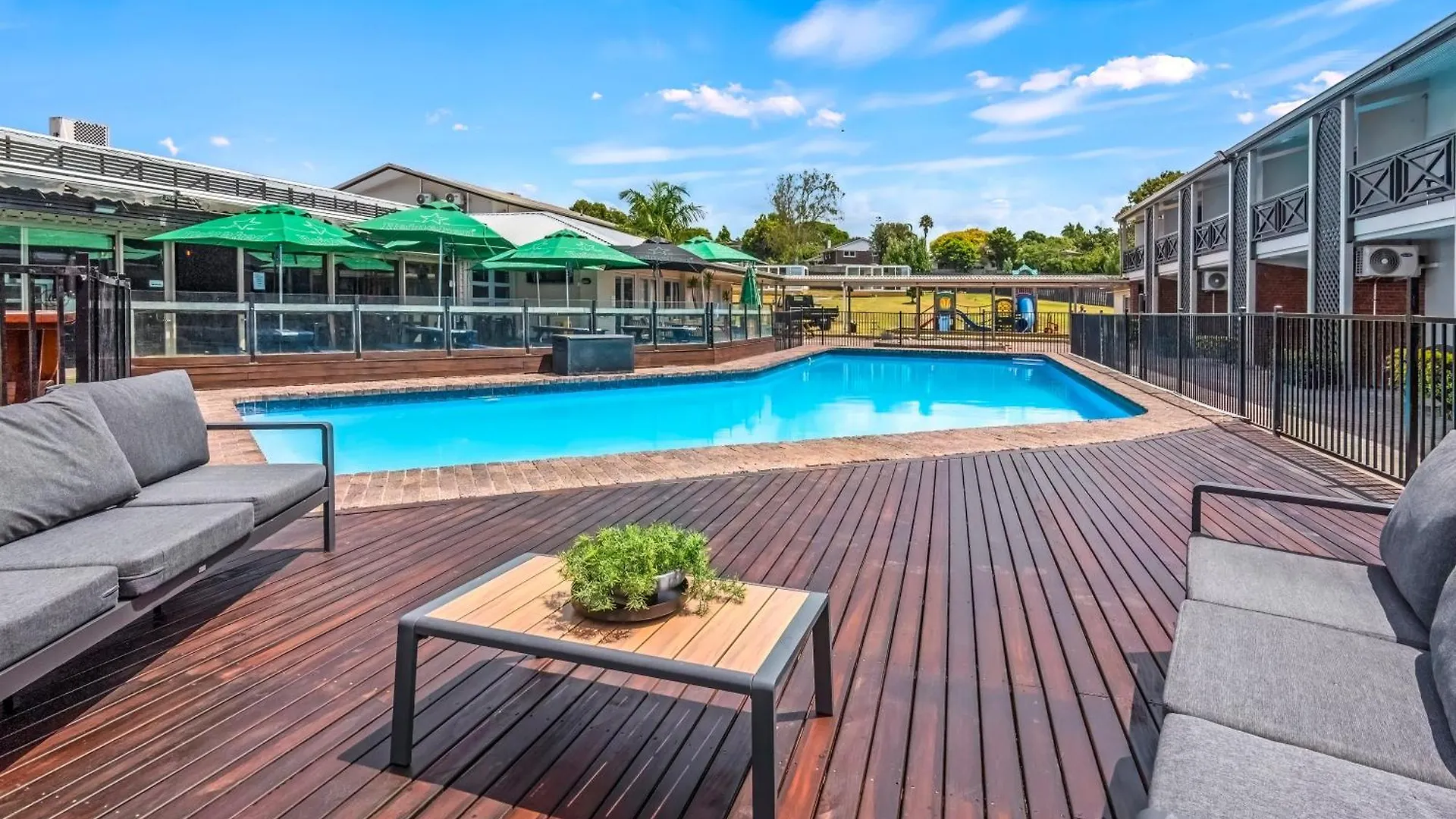 2 Smart 4-Star Hotels in North Shore Worth Booking