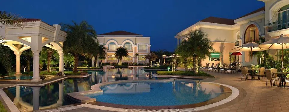 10 Family Hotels Near Gold Souk Mall That Deliver