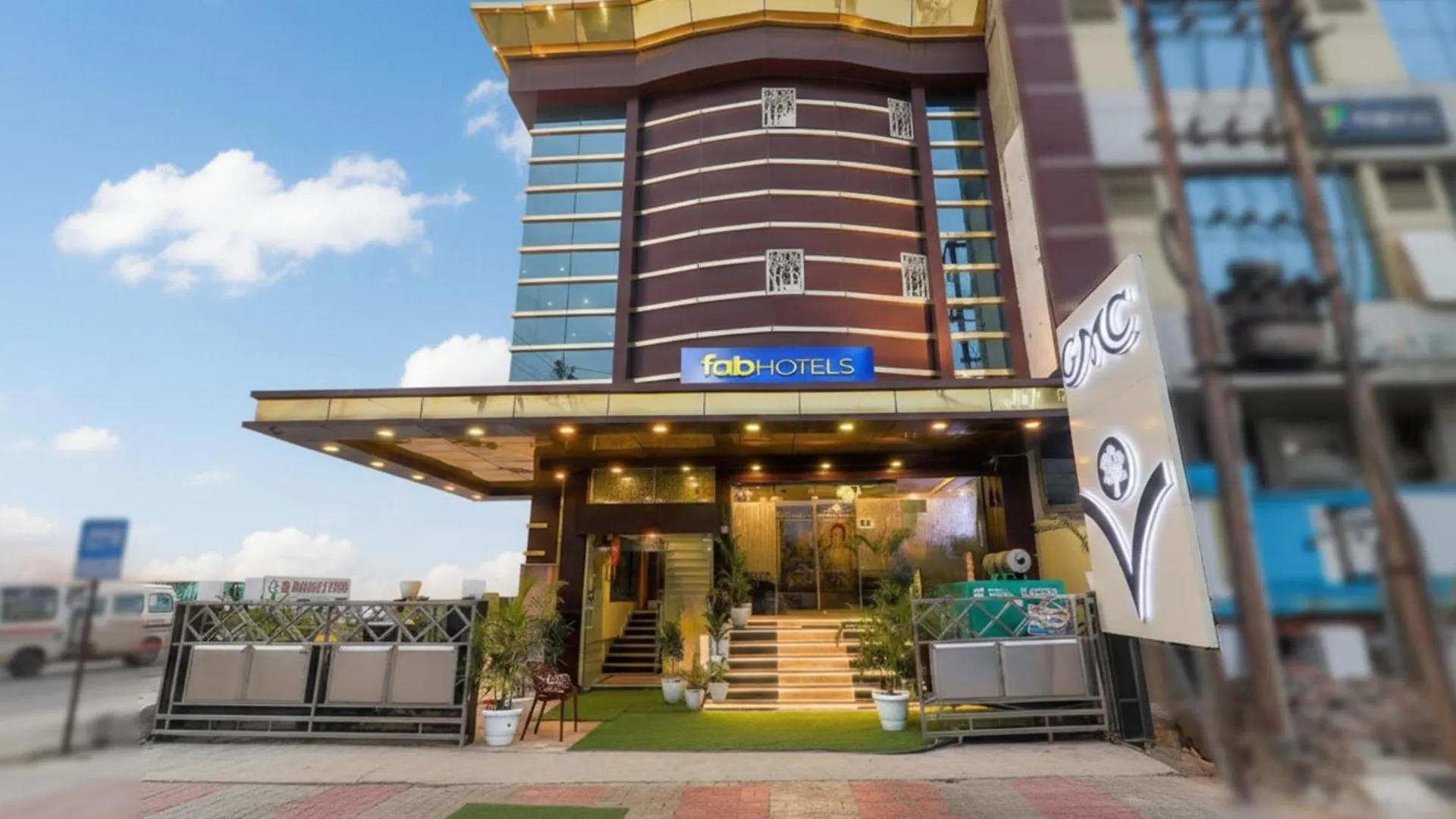 5 Family-Friendly Hotels in Gomti Nagar Worth Booking