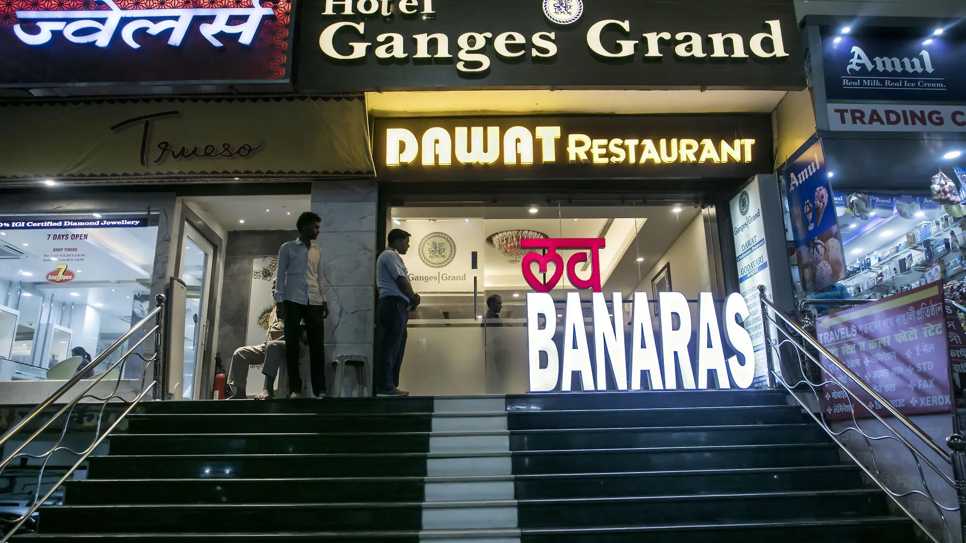 Staying Near Manikarnika Ghat: 15 Business Hotels Compared