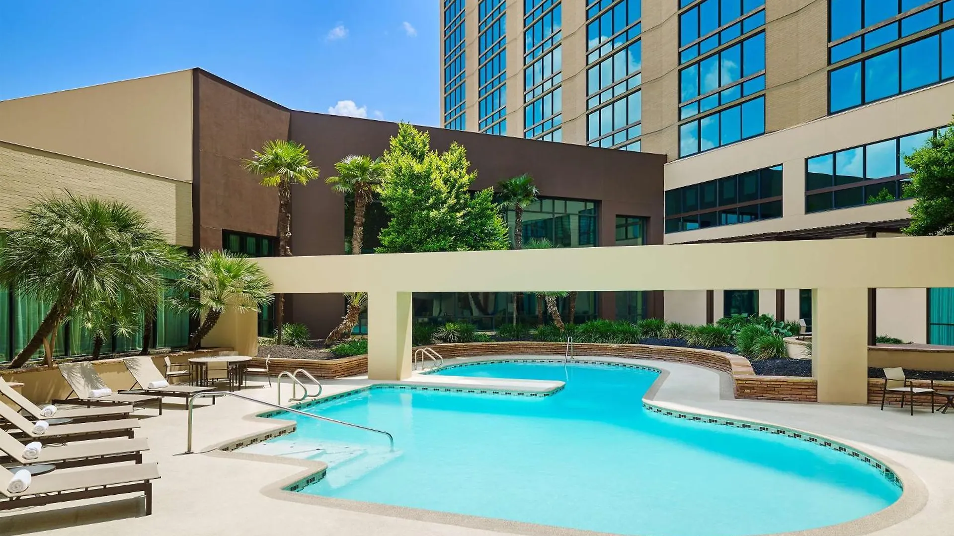 Where to Stay Near Olmos Basin Park: 14 Best Business Hotels