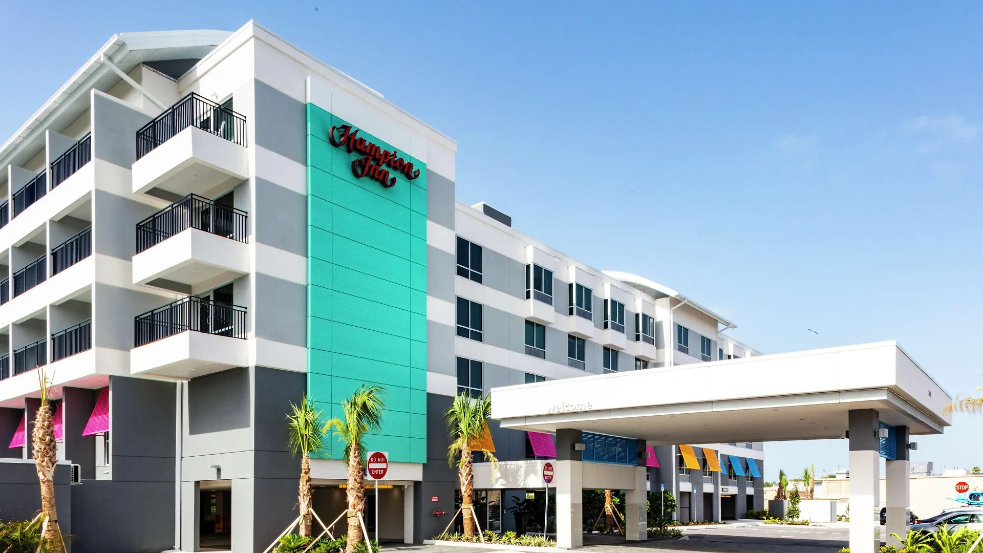 Staying Near Florida Auto Exchange Stadium: 11 Hotels Compared