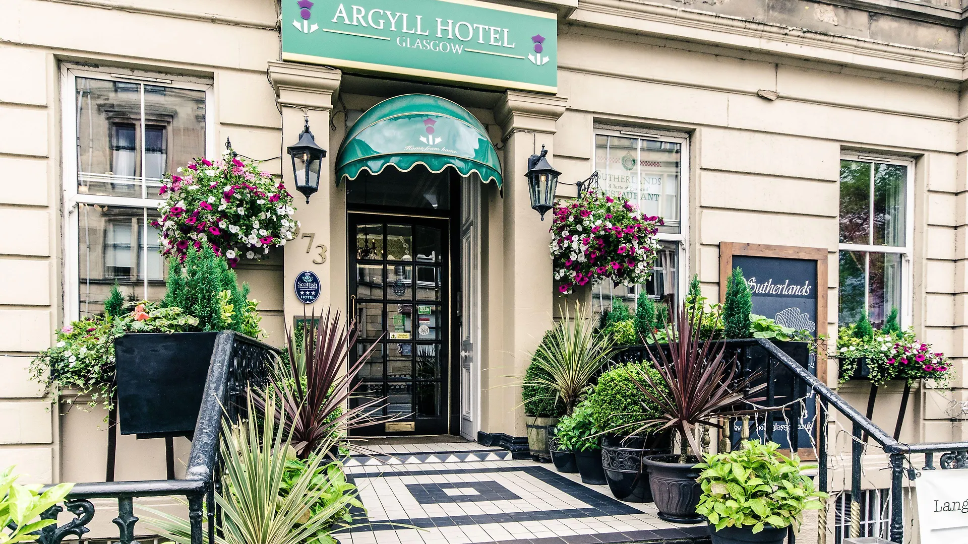 10 Central Hotels Near Scottish Football Museum for Easy Glasgow Access