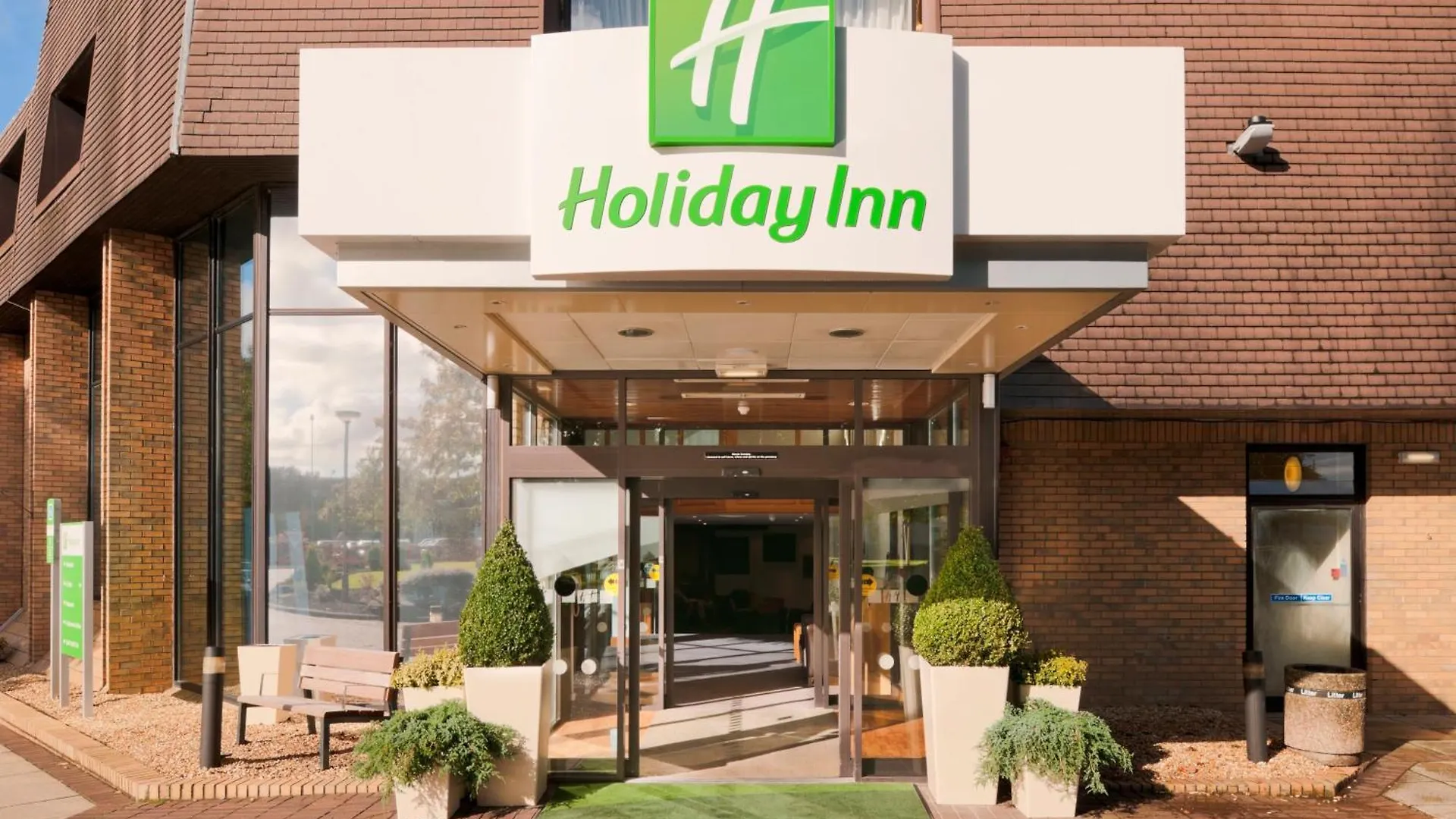 Staying Near Lansil Golf Club: 4 Luxury Lancaster Hotels Compared