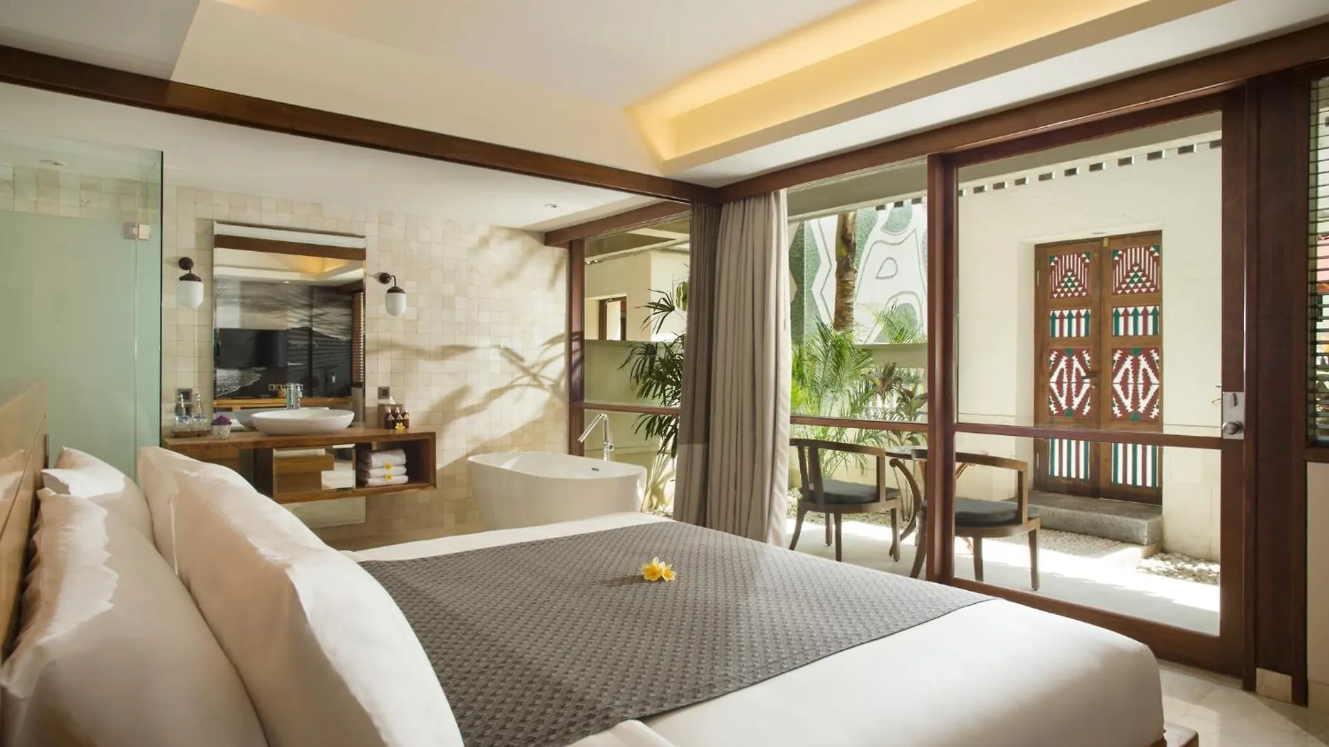 4 Romantic Hotels in Kartika Plaza That Couples Actually Pick