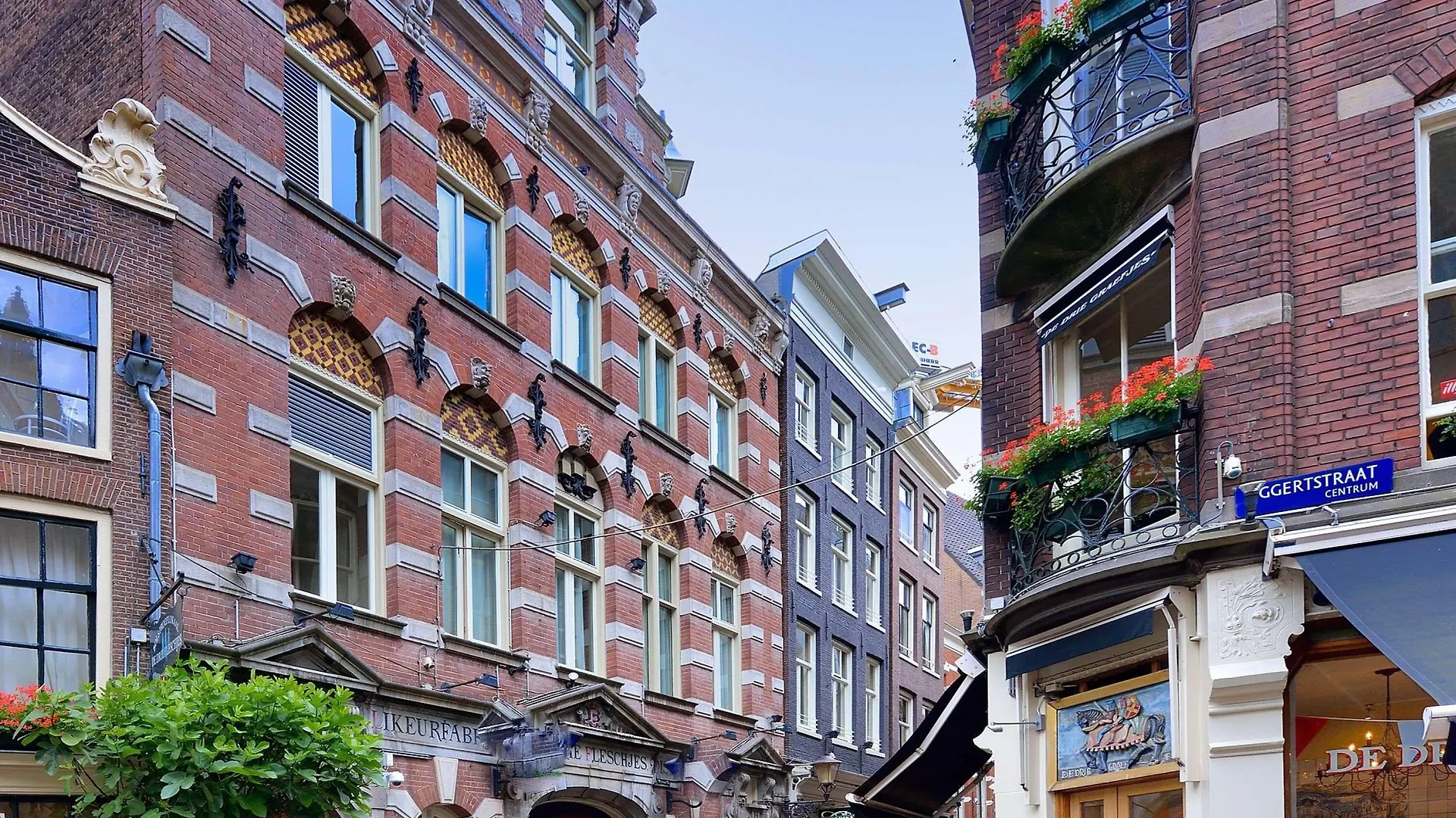 10 Central Hotels in Oude Centrum for Effortless Amsterdam Travel