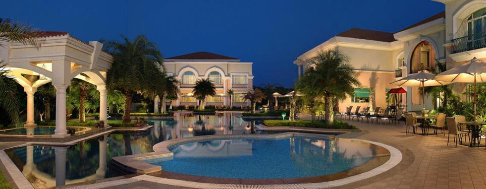 10 Family Hotels Near Gold Souk Mall That Deliver