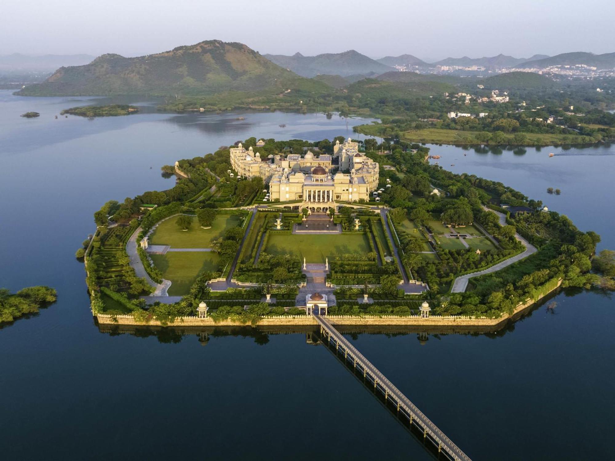 Staying in Udaipur: 4 Five-Star Hotels Compared