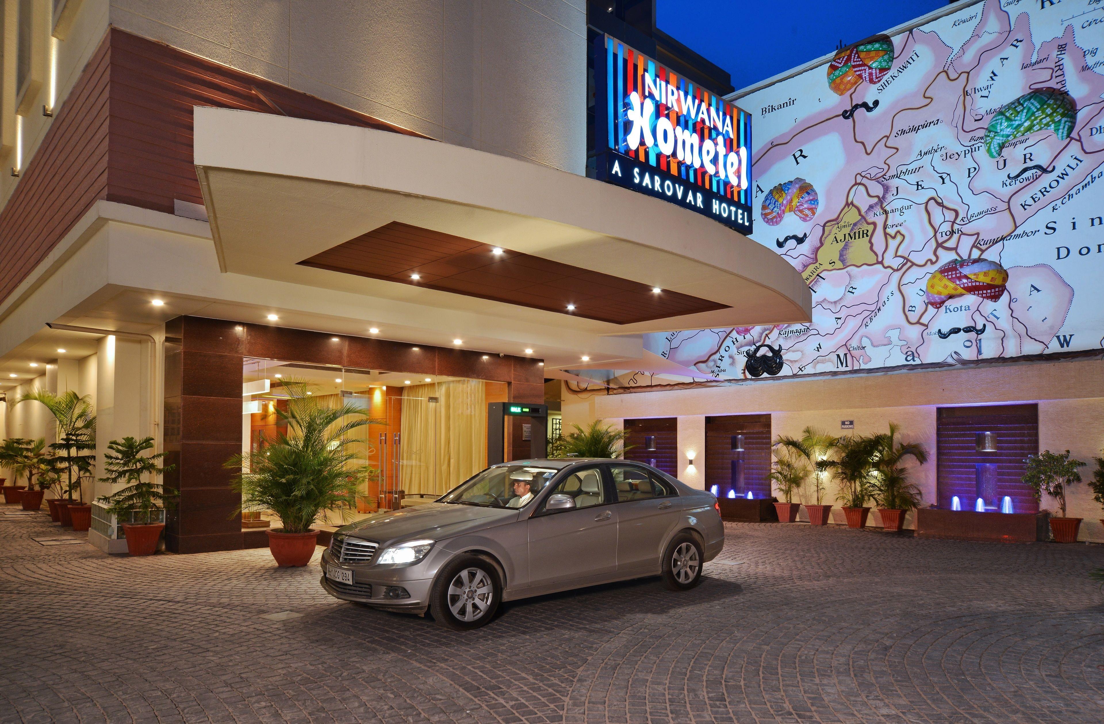 6 Best Central Hotels in Bani Park Worth Booking