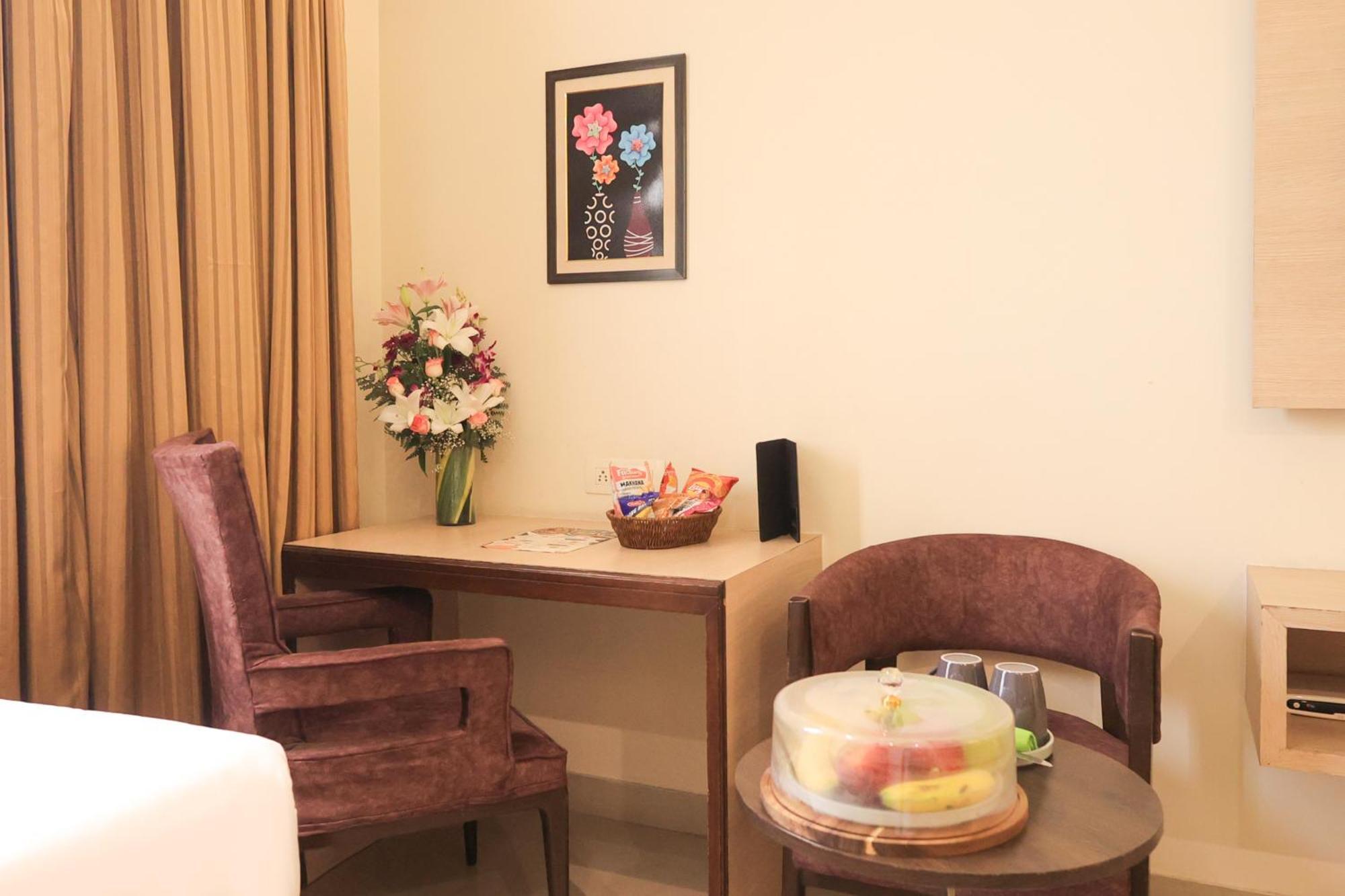 Staying Near Durgiana Temple: 12 Business Hotels Compared