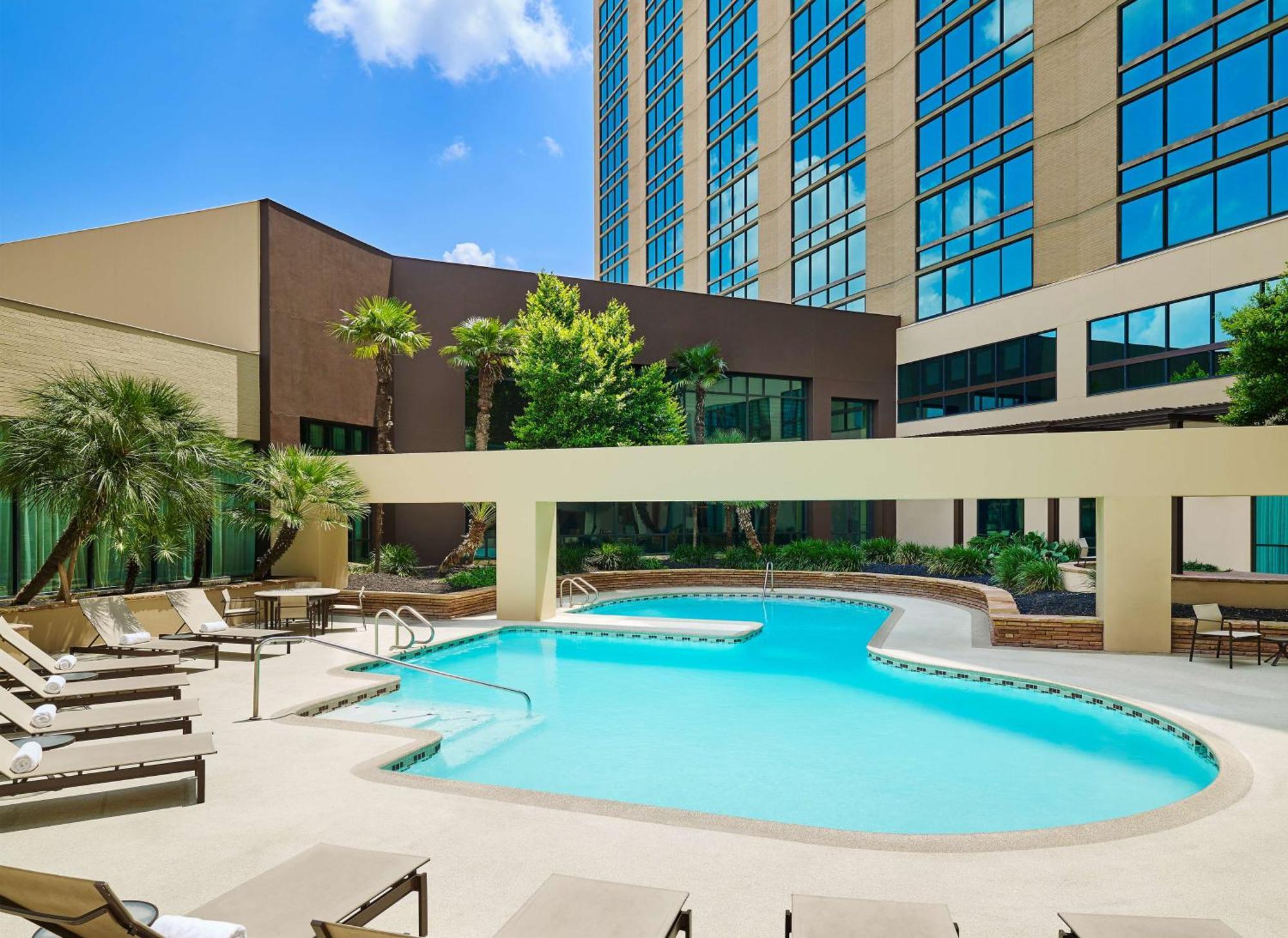Where to Stay Near Olmos Basin Park: 14 Best Business Hotels