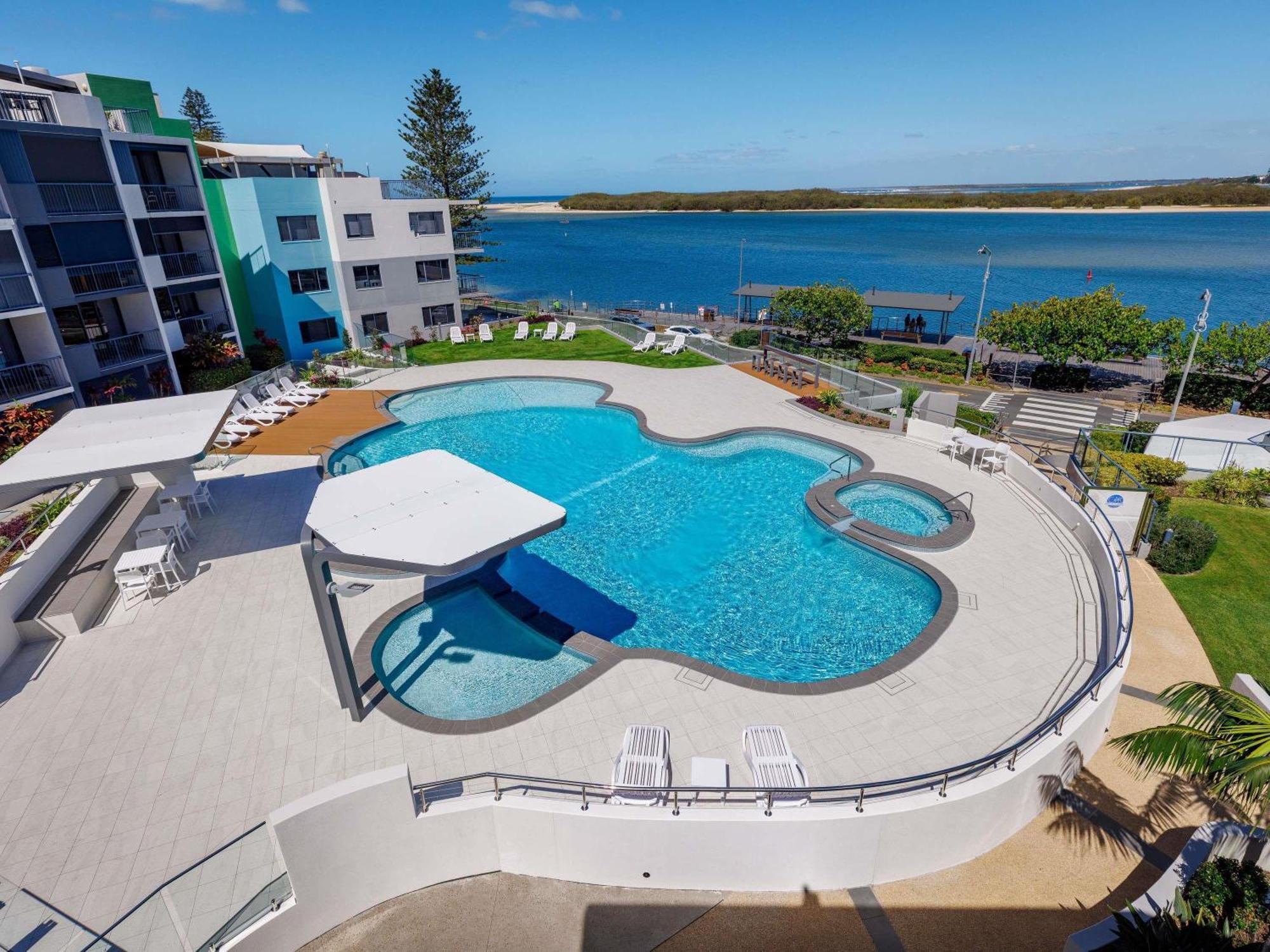 4 Smart Family Hotels Near Dicky Beach Worth Booking