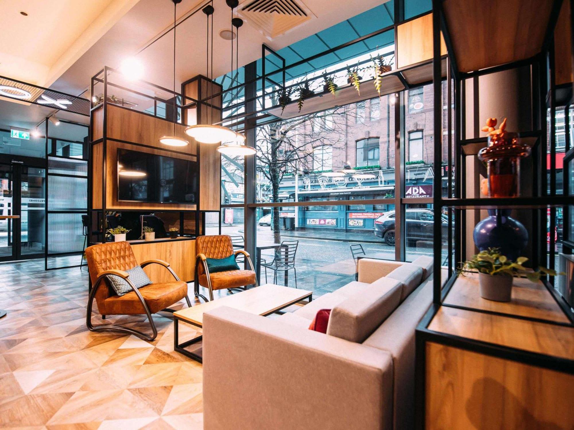 8 Central Hotels in Cathedral Quarter That Deliver