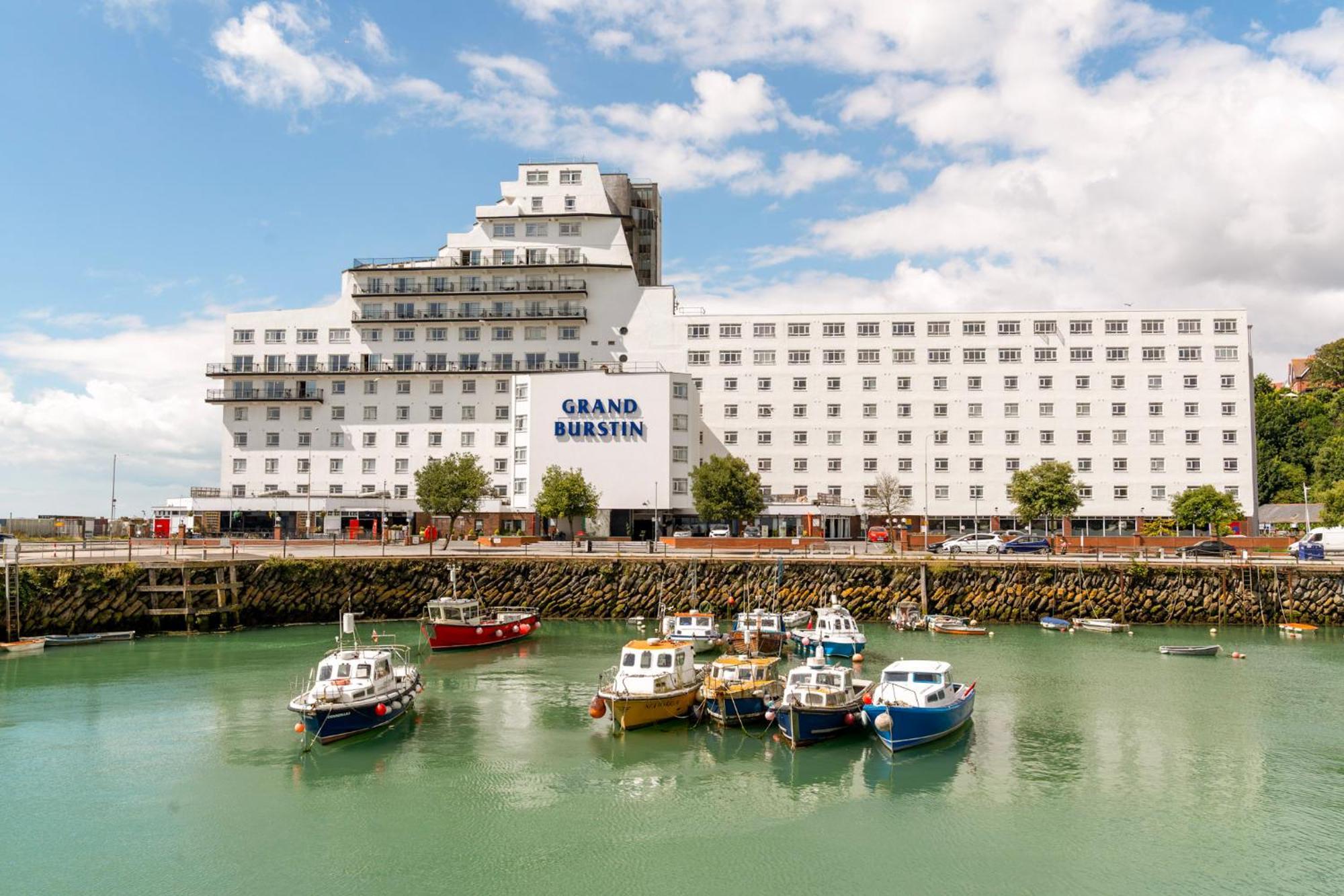 4 Smart Couple Hotels Near Etchinghill Golf Club Worth Booking
