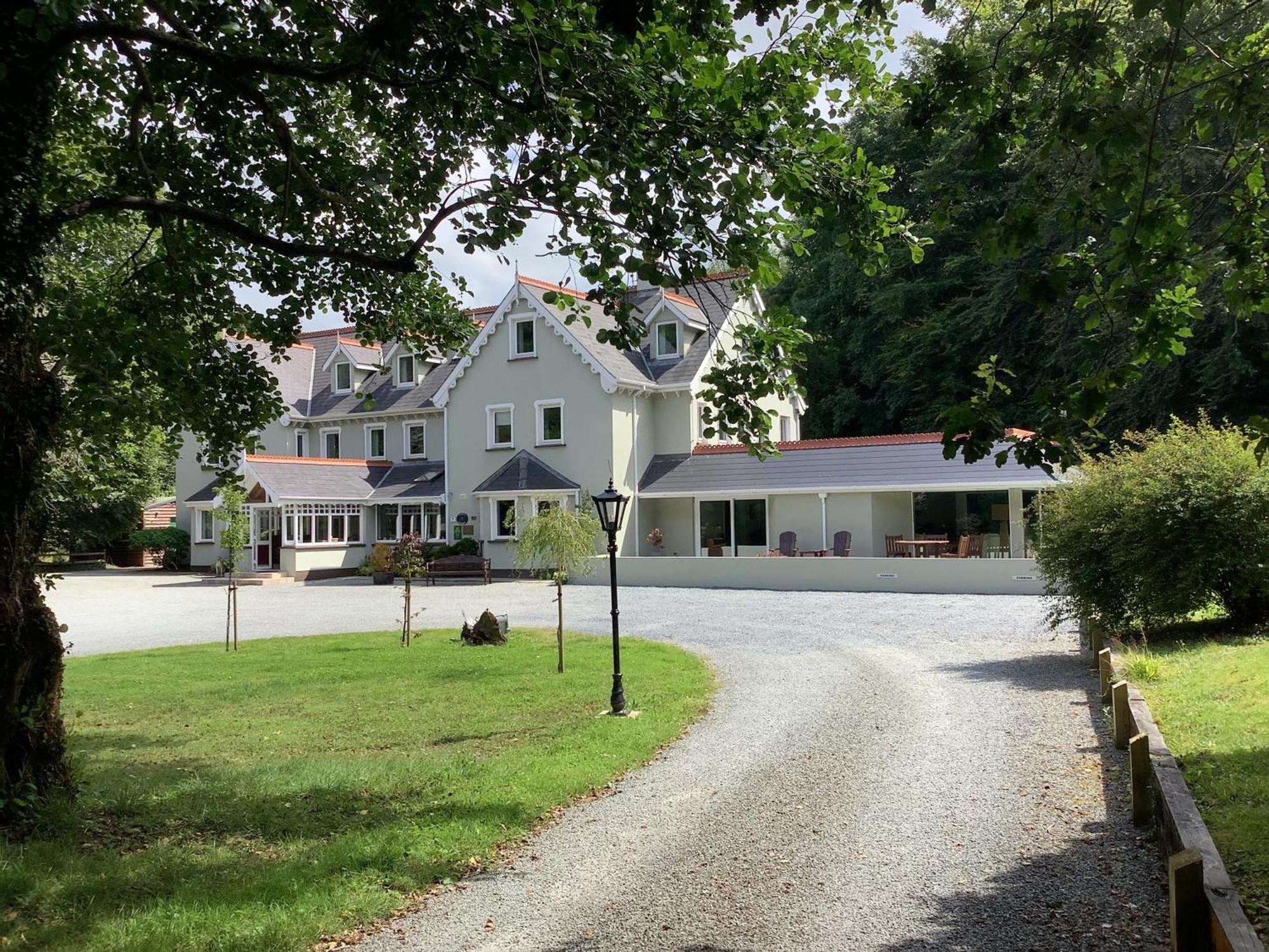 Staying Near FitzGerald Stadium: 4 Top Hotels Compared
