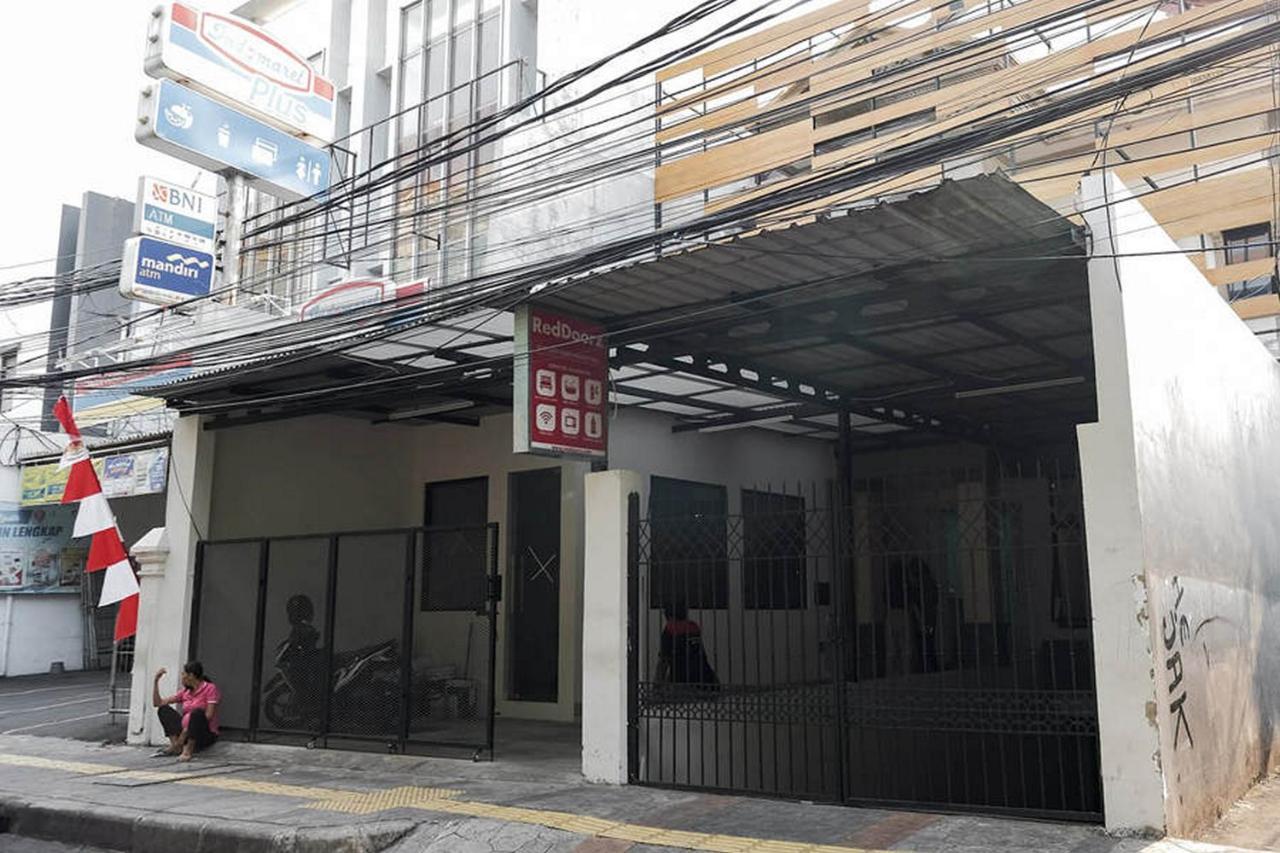 Staying in Grogol: 4 RedDoorz Hotels Compared