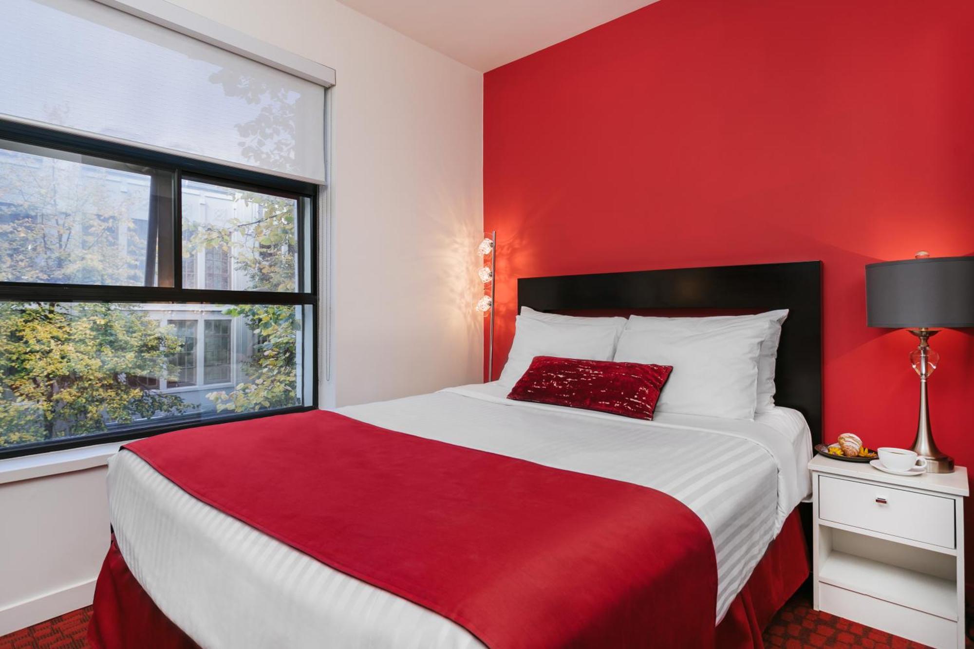2 Boutique Hotels in Downtown Vancouver for Smarter Stays